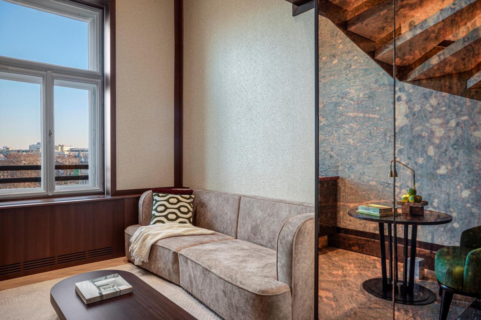 فندق Almanac Palais فيينا المظهر الخارجي الصورة A living room at The Standard East Village