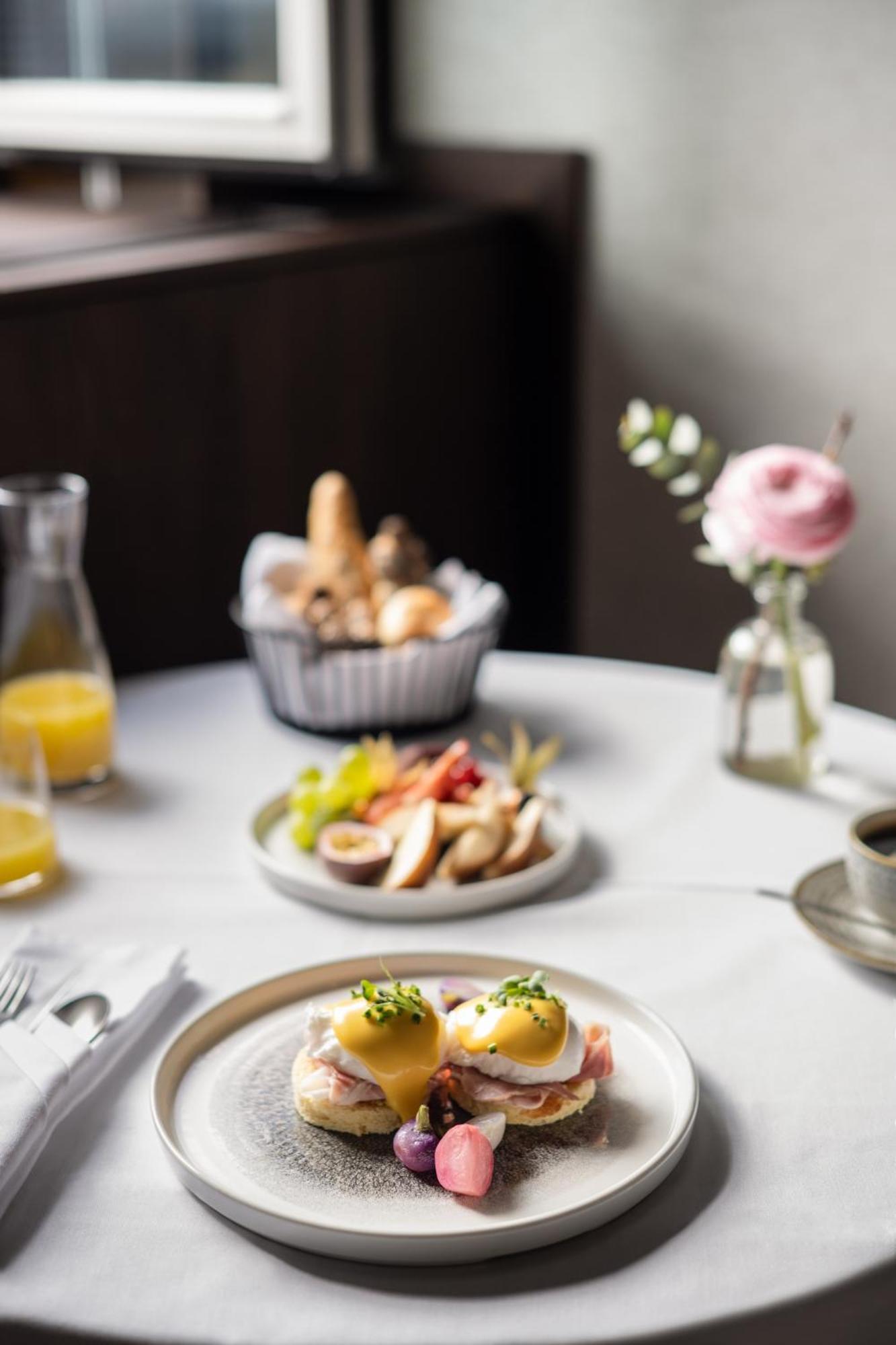 فندق Almanac Palais فيينا المظهر الخارجي الصورة A breakfast table