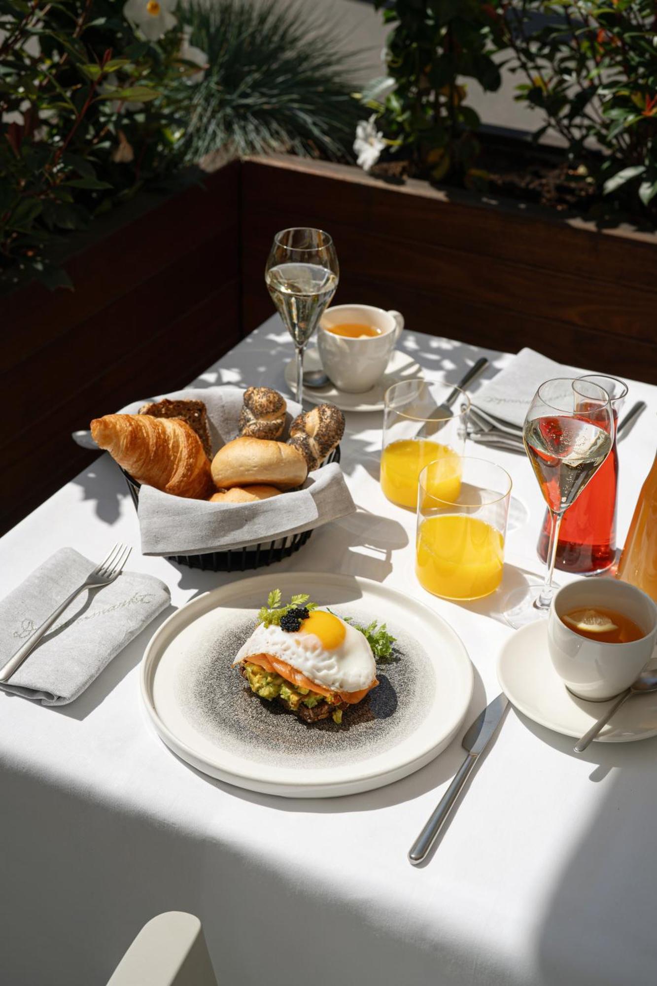 فندق Almanac Palais فيينا المظهر الخارجي الصورة A typical breakfast